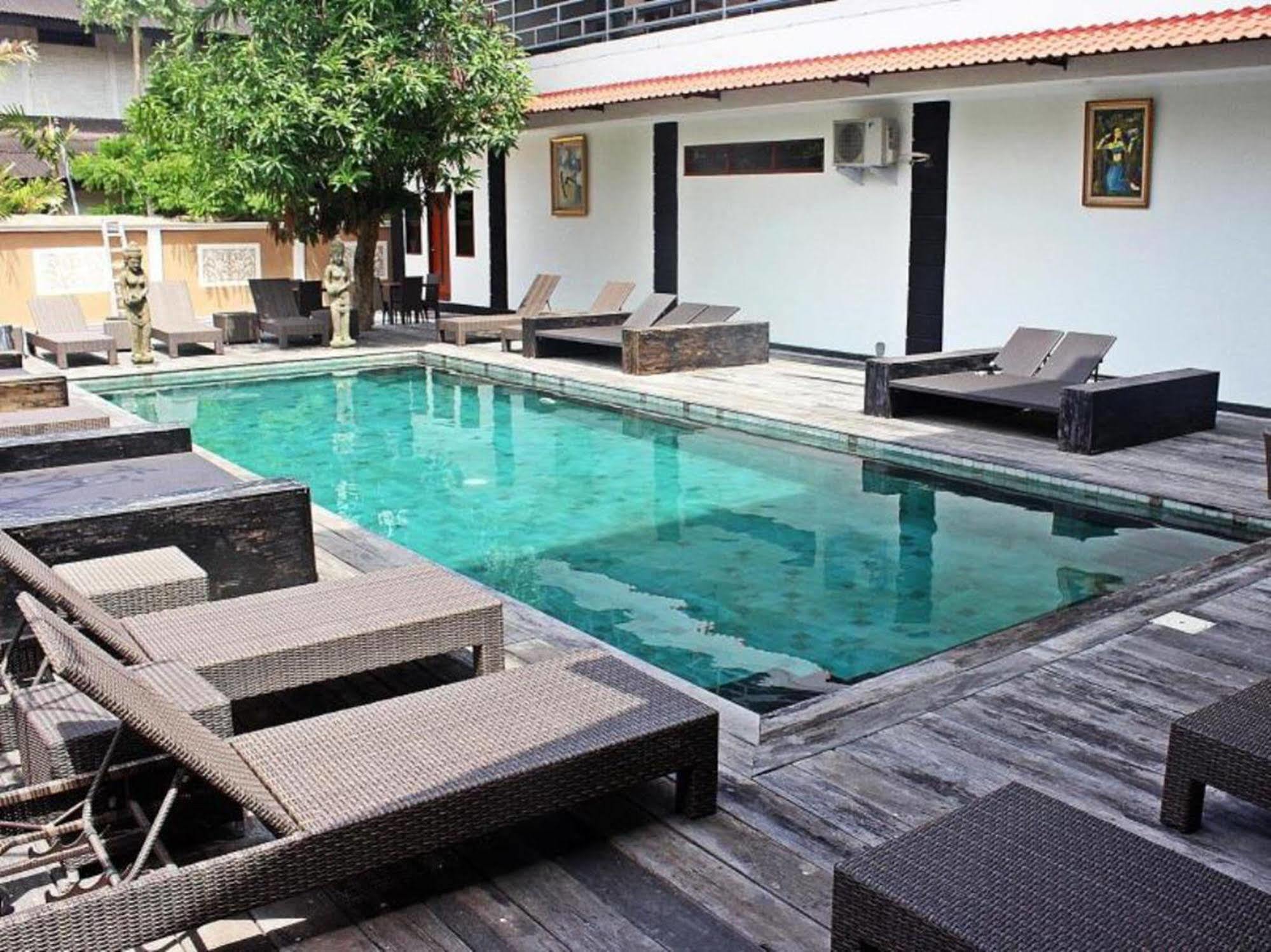 Mirah Hostel Legian  Ngoại thất bức ảnh