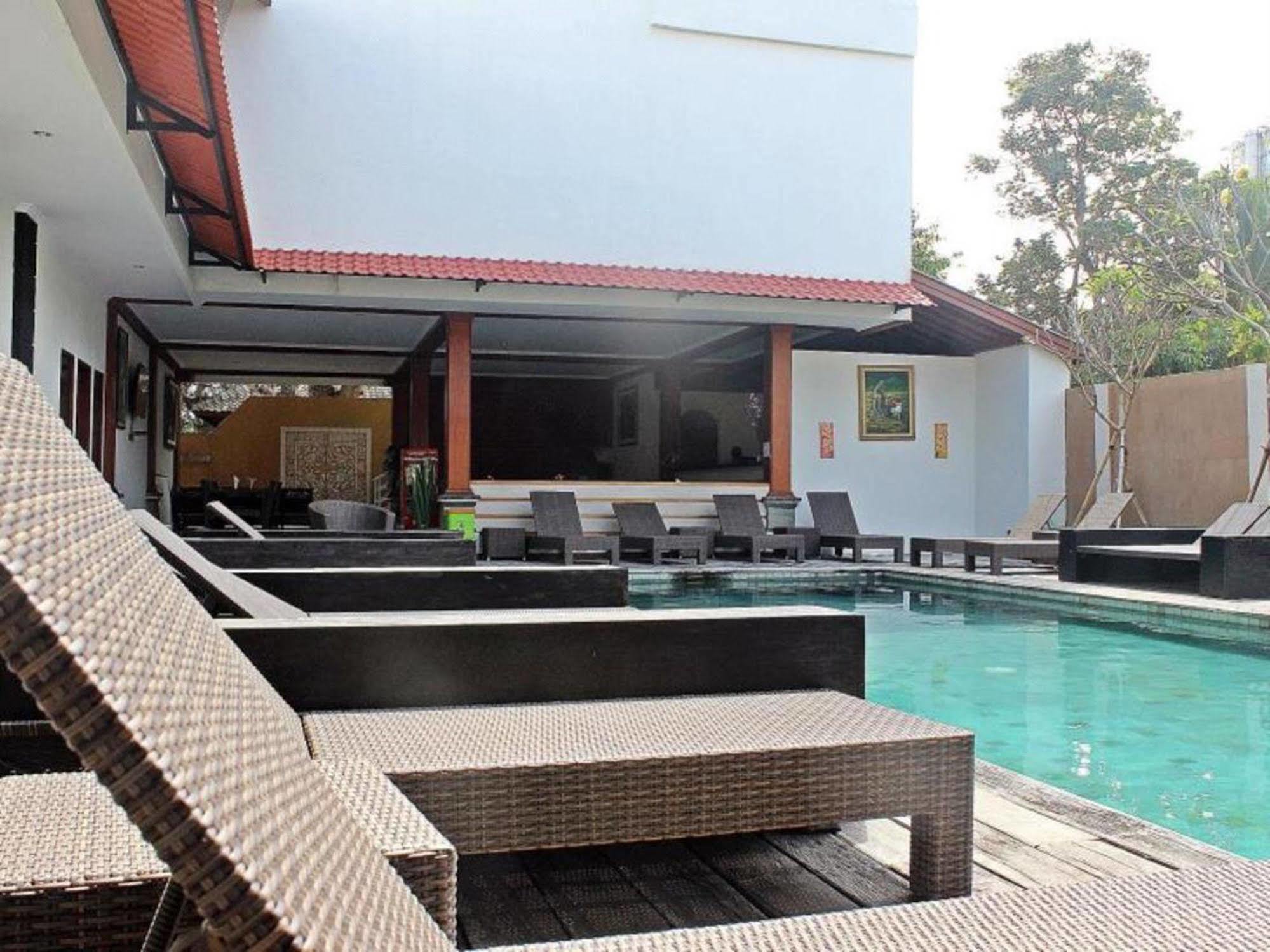 Mirah Hostel Legian  Ngoại thất bức ảnh