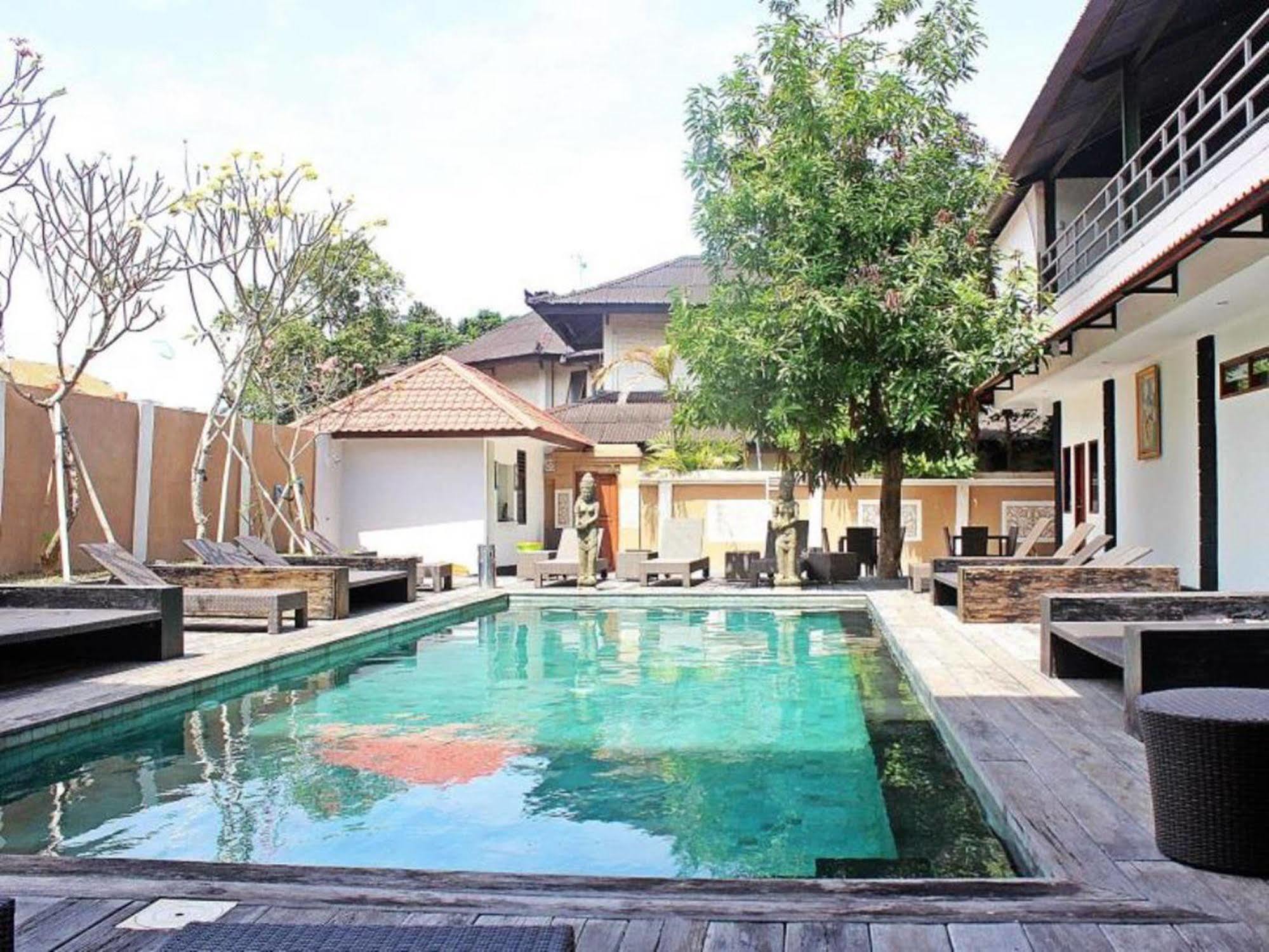 Mirah Hostel Legian  Ngoại thất bức ảnh