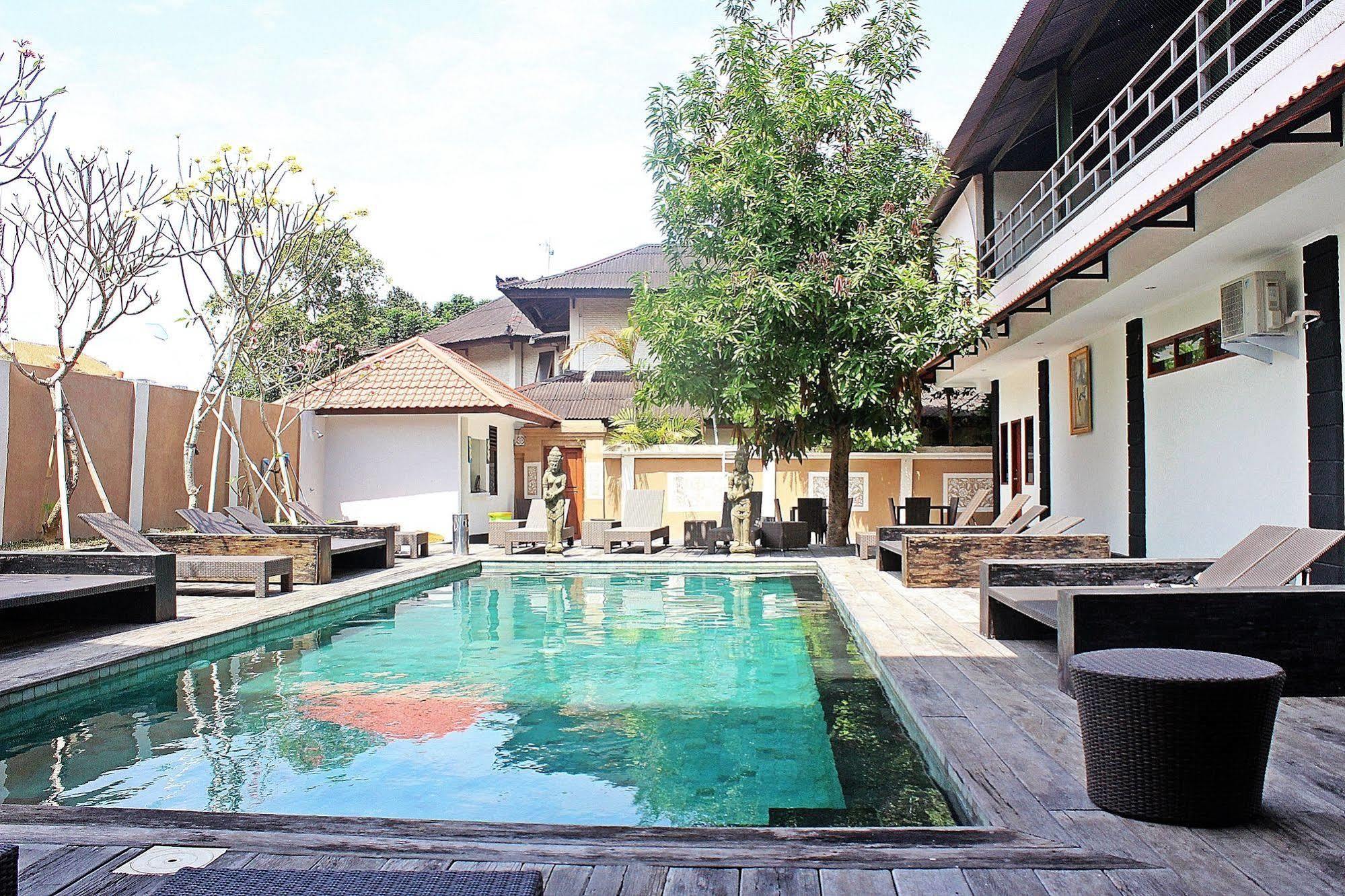 Mirah Hostel Legian  Ngoại thất bức ảnh