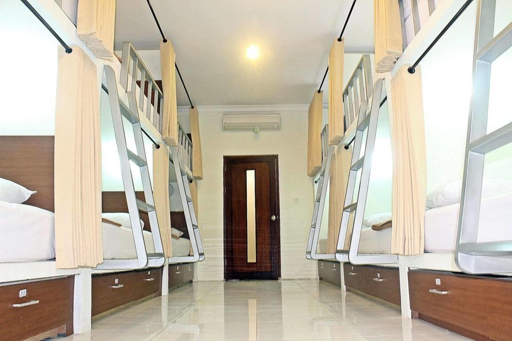 Mirah Hostel Legian  Ngoại thất bức ảnh