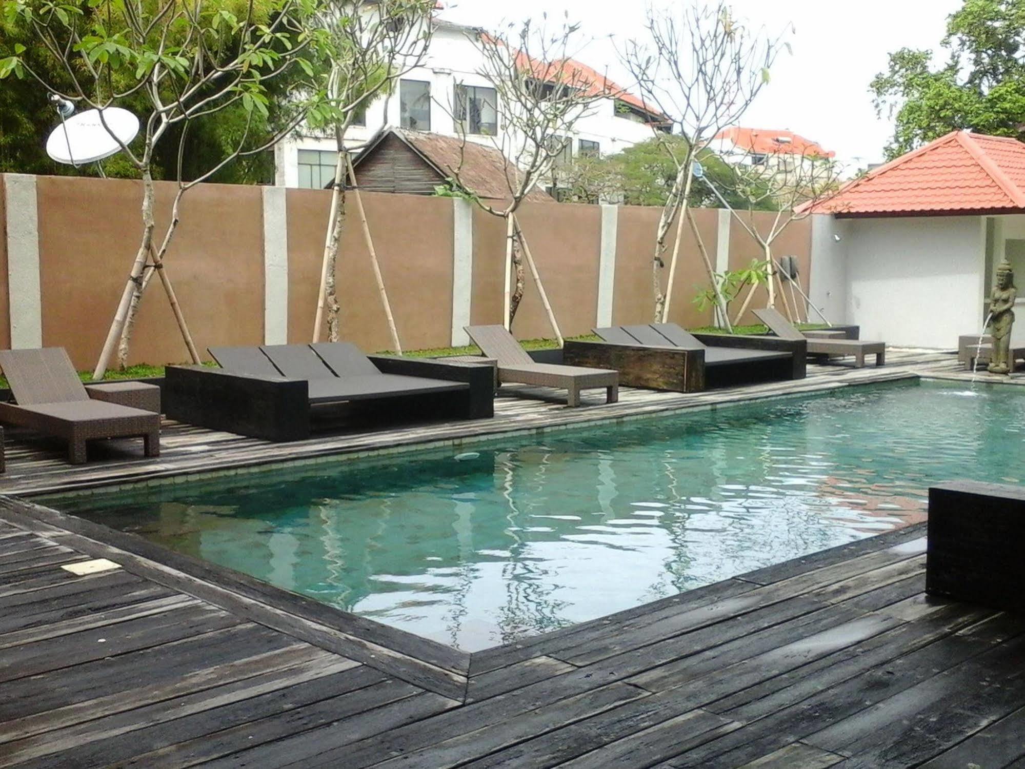 Mirah Hostel Legian  Ngoại thất bức ảnh