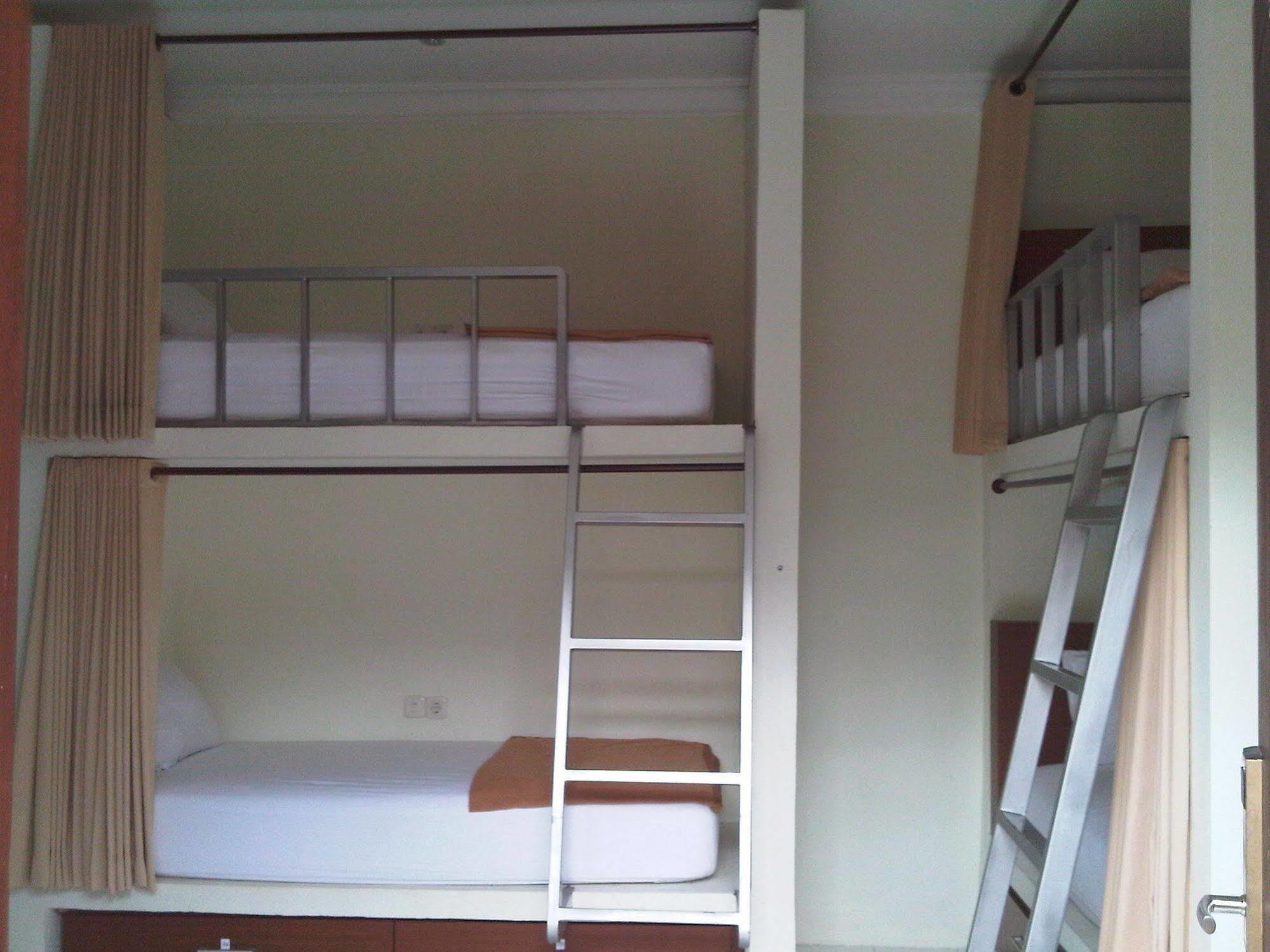 Mirah Hostel Legian  Ngoại thất bức ảnh