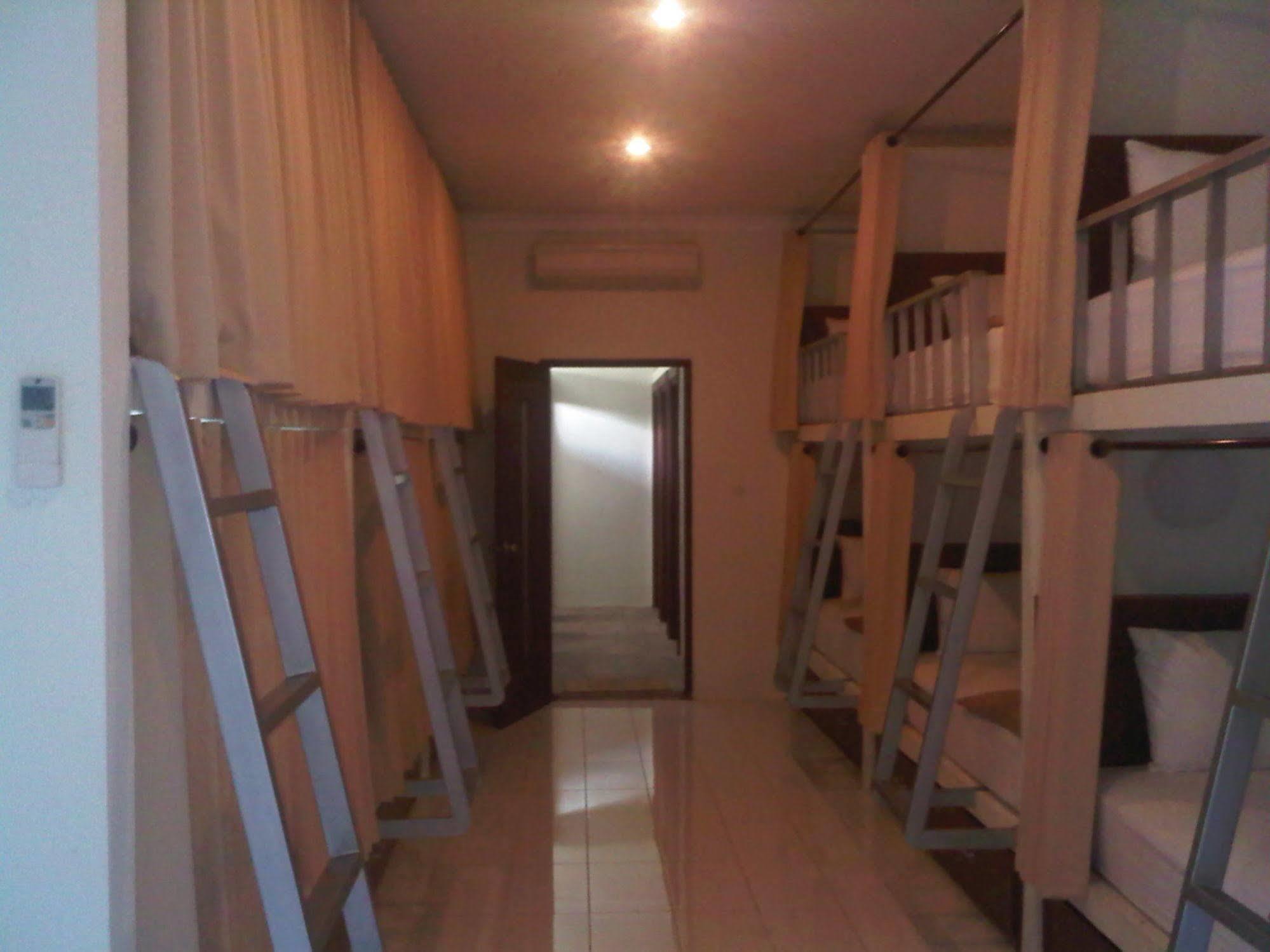 Mirah Hostel Legian  Ngoại thất bức ảnh