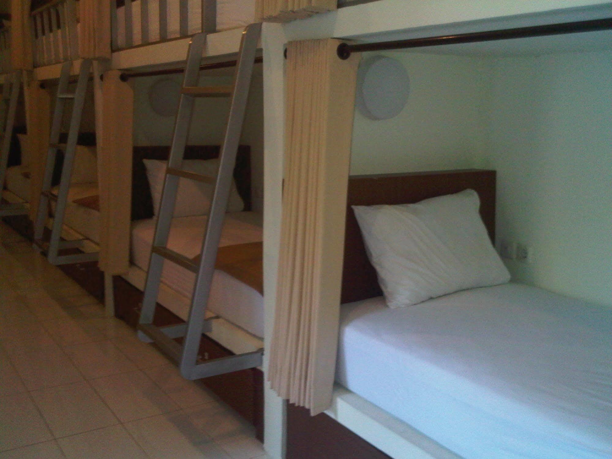 Mirah Hostel Legian  Ngoại thất bức ảnh