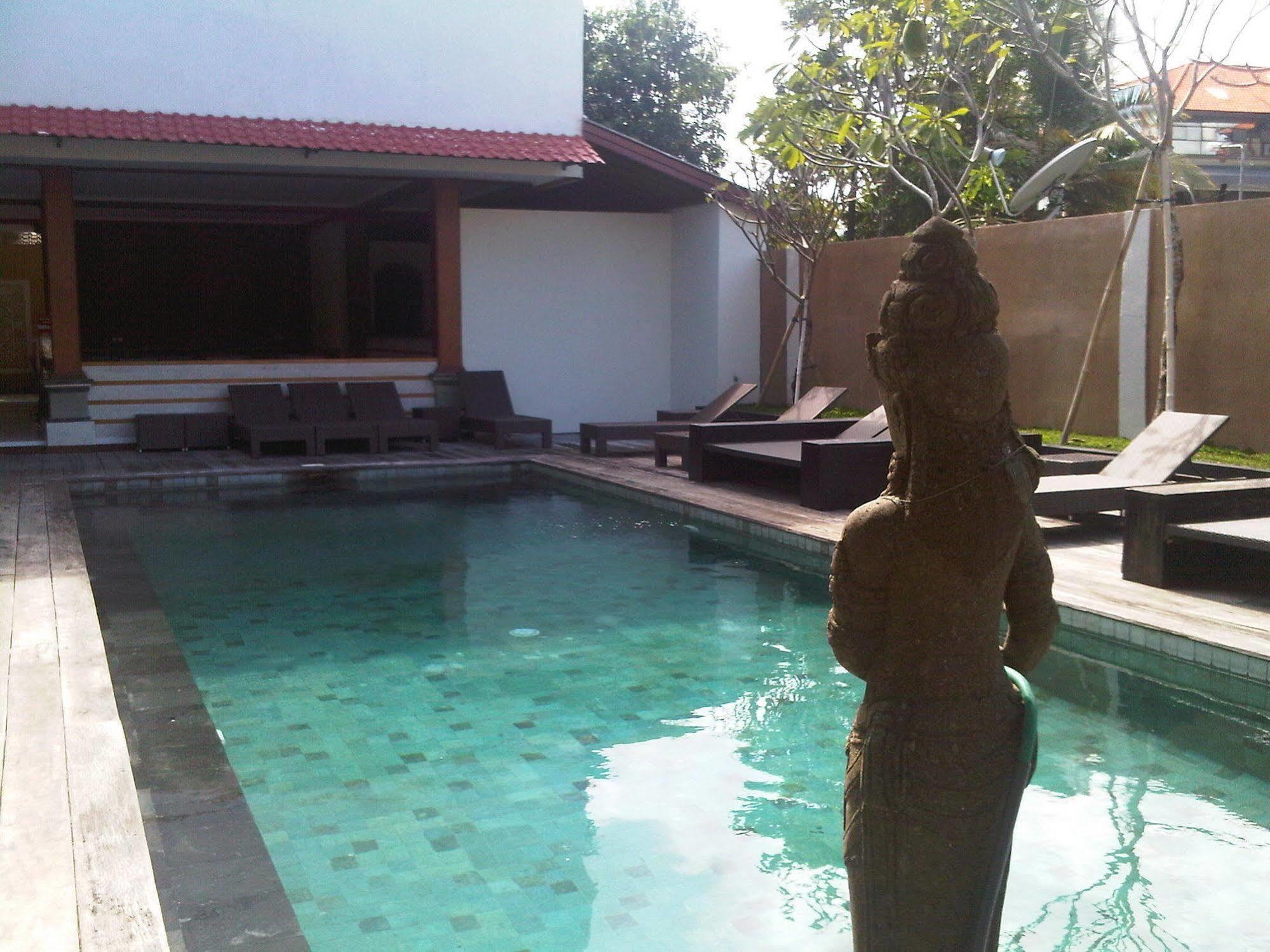 Mirah Hostel Legian  Ngoại thất bức ảnh