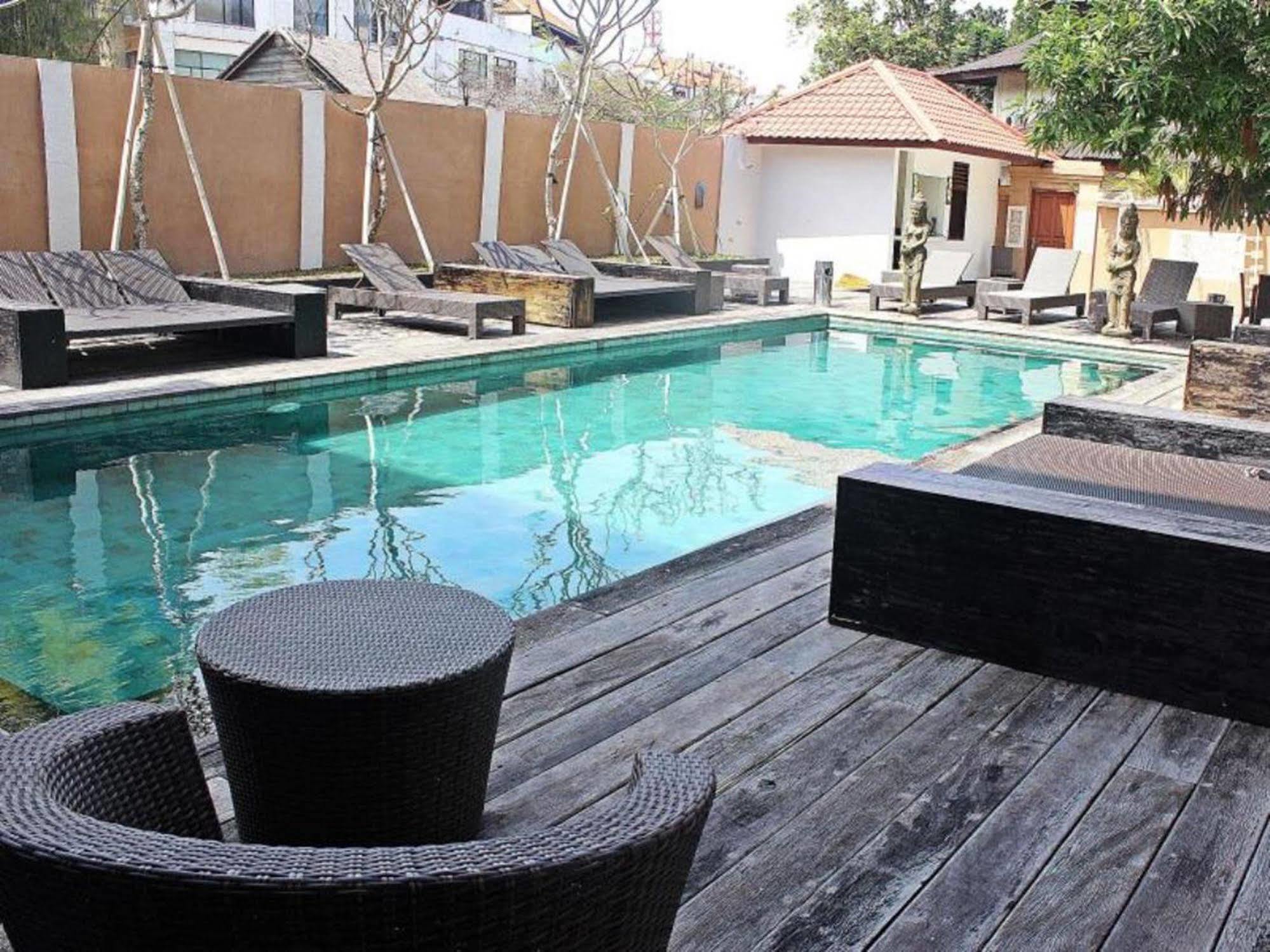 Mirah Hostel Legian  Ngoại thất bức ảnh