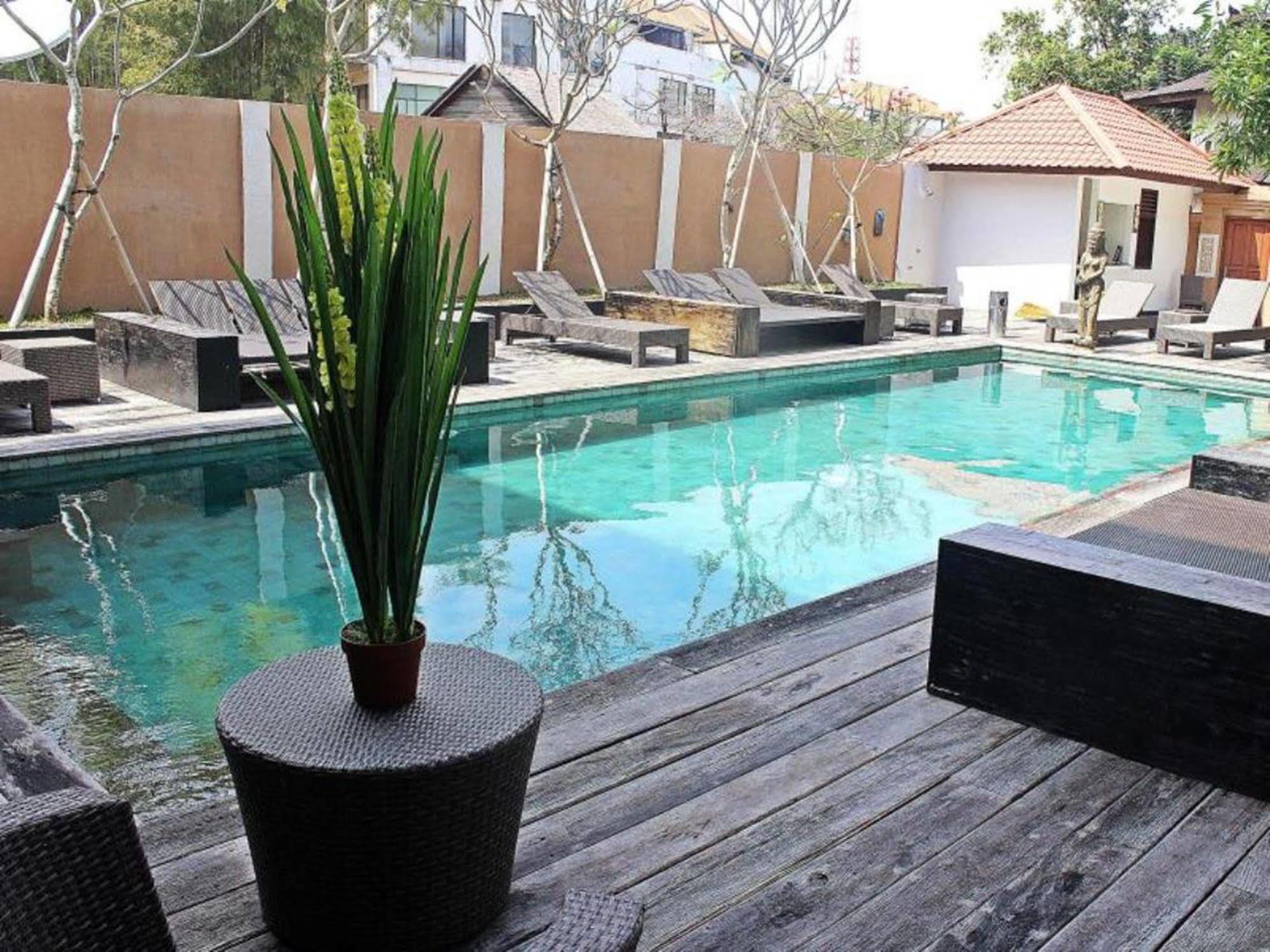 Mirah Hostel Legian  Ngoại thất bức ảnh