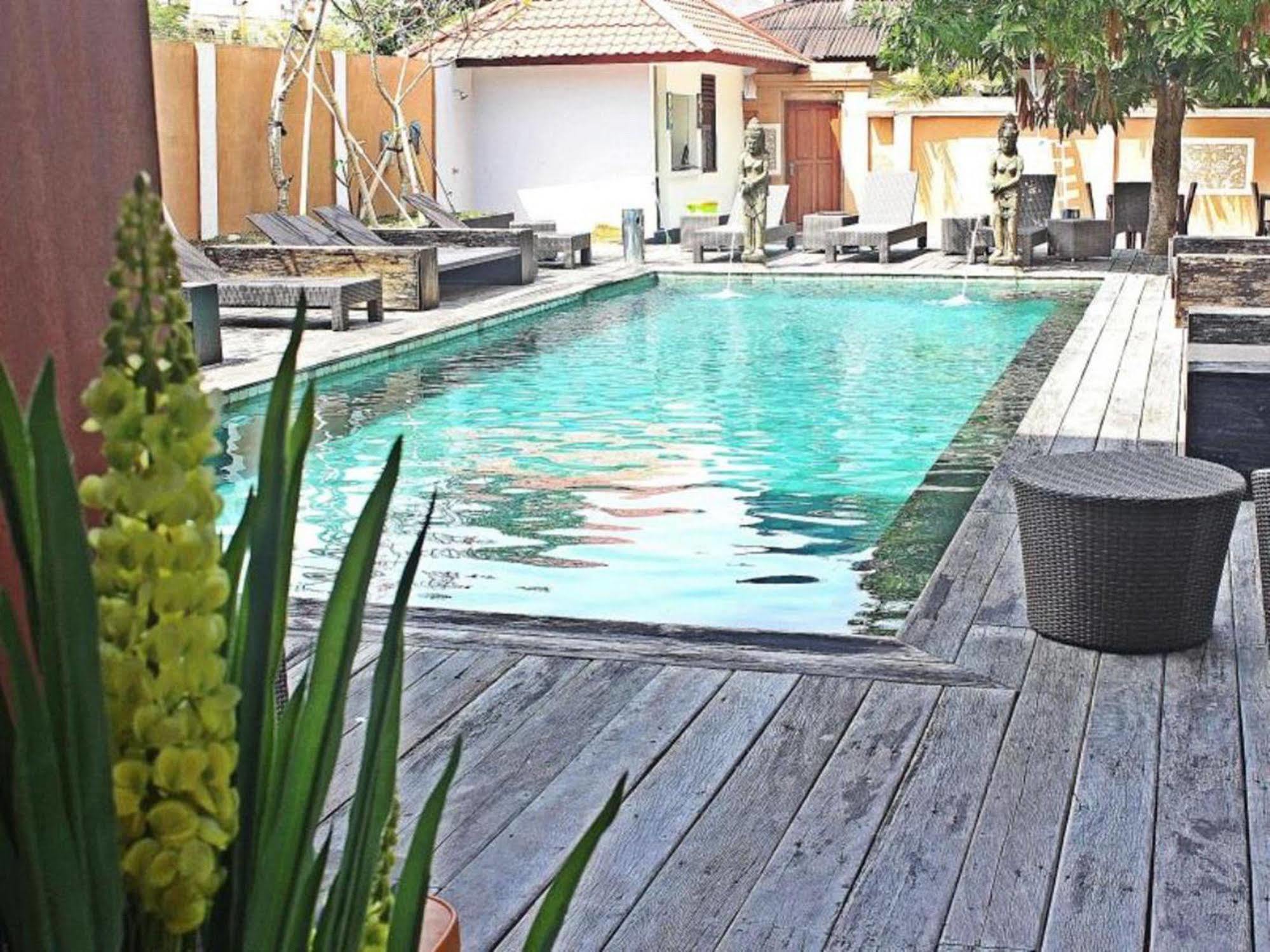 Mirah Hostel Legian  Ngoại thất bức ảnh
