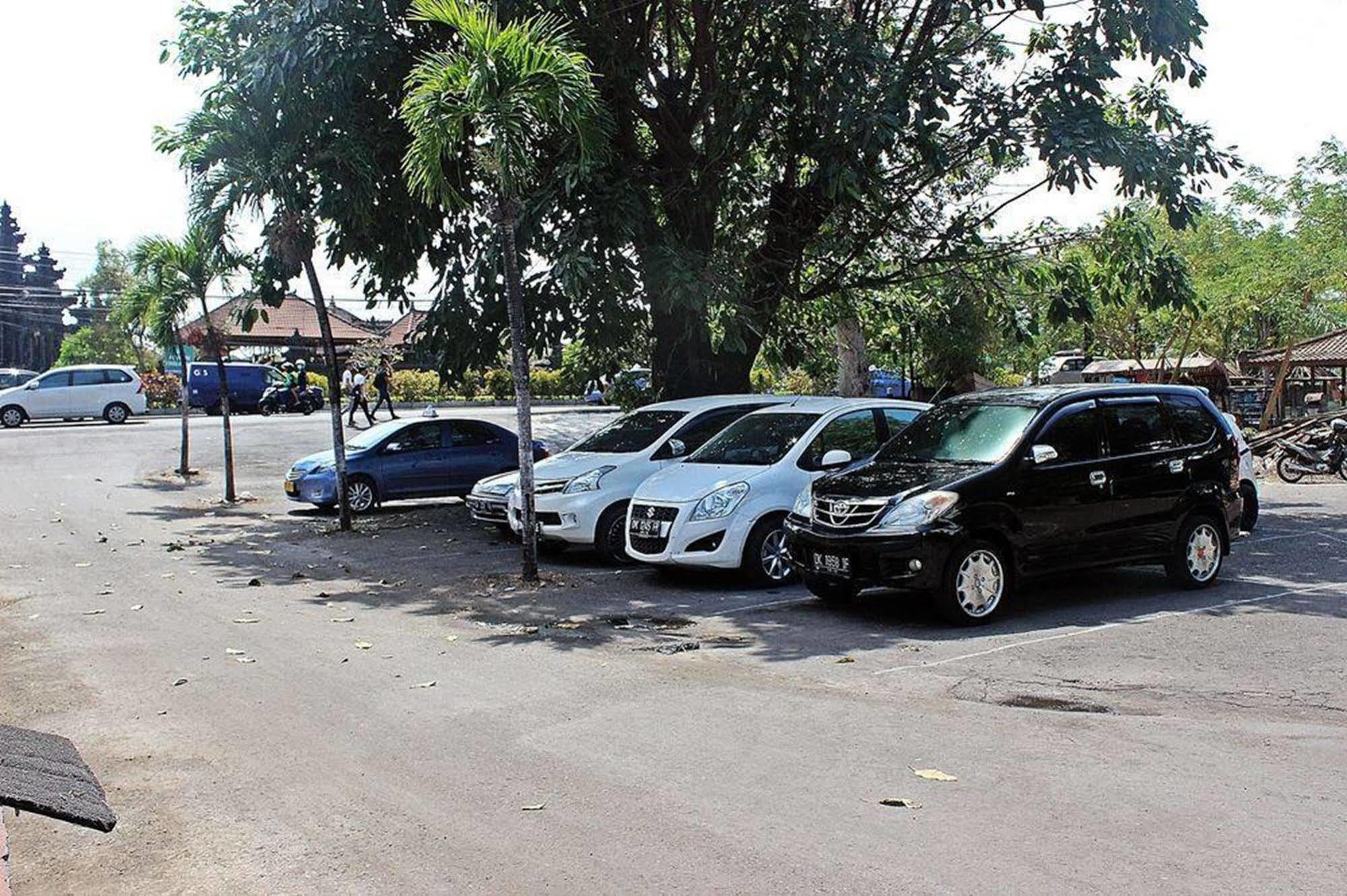 Mirah Hostel Legian  Ngoại thất bức ảnh